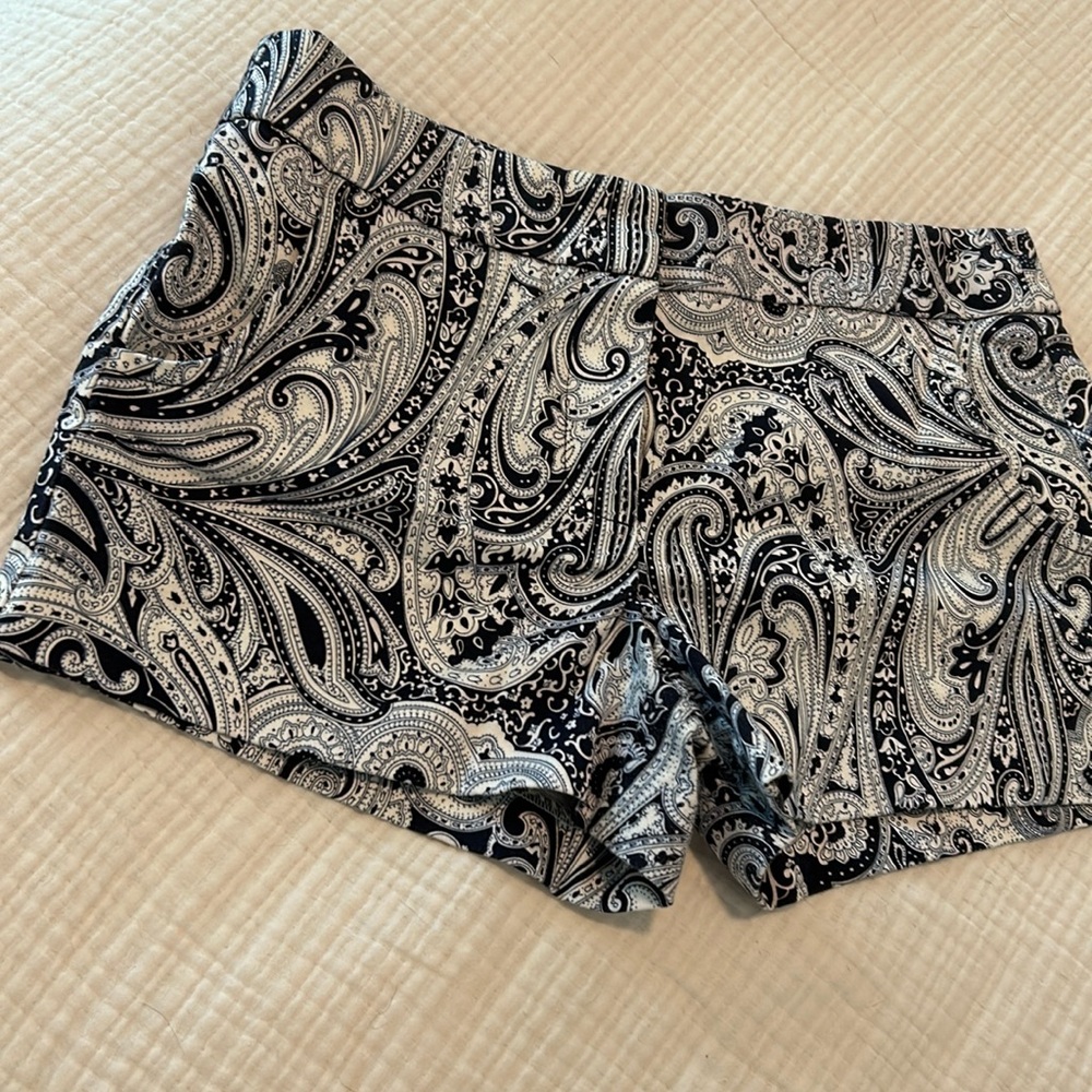 Trina Turk shorts in paisley print